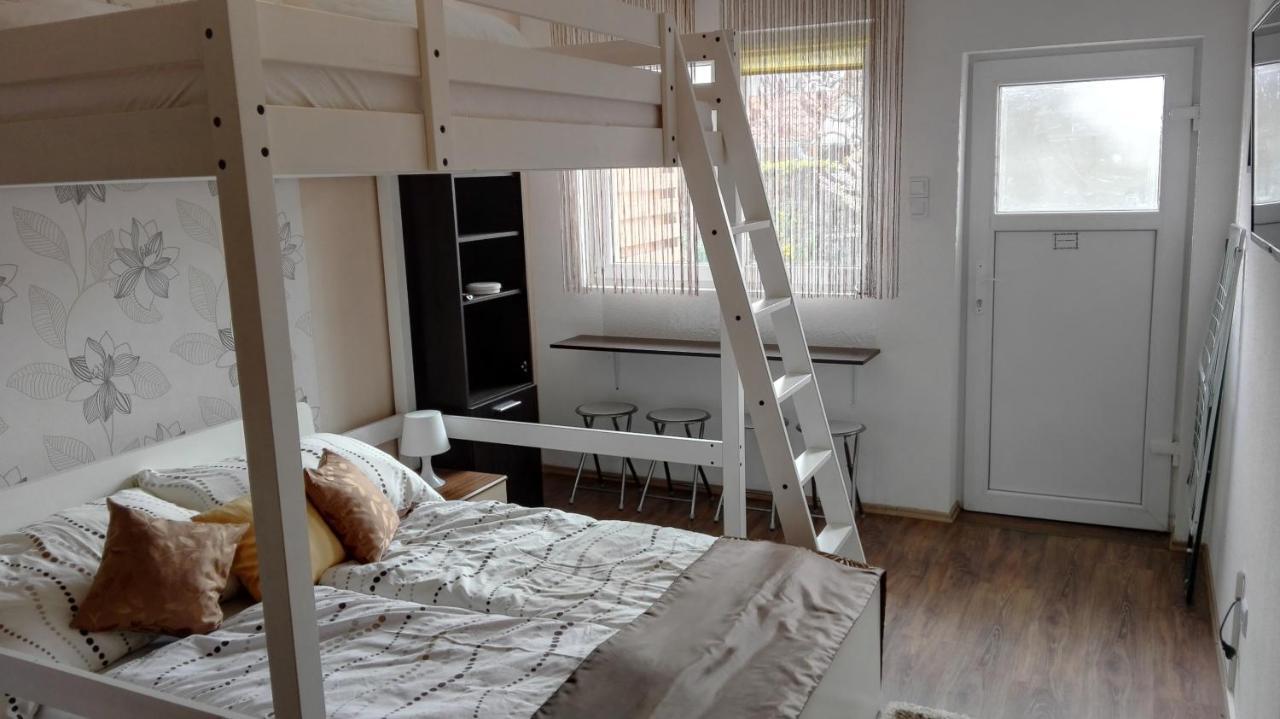 Апартаменти Sunshine Apartman Шіофок Екстер'єр фото